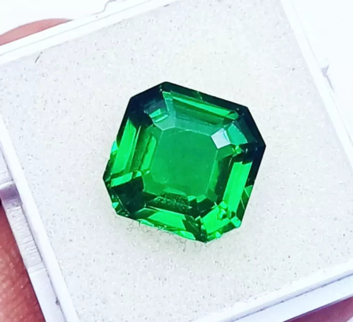 Untreated EGL Certified Flawless 9.85 Ct Natural Emerald Colombia Loose Gemstone