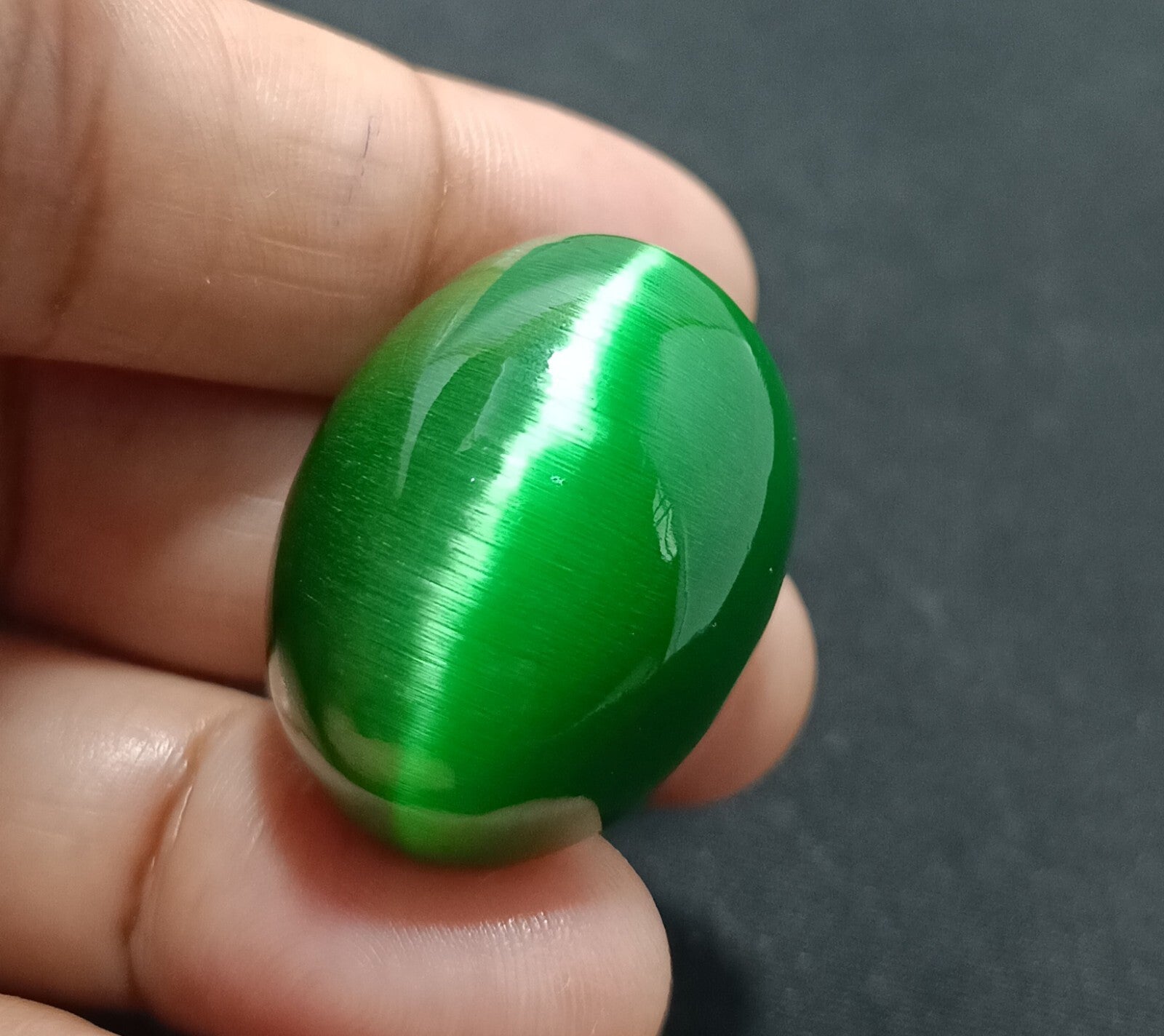 Chrysoberyl(Cats Eye) 83.15 Ct Natural Green Cabochon Loose Certified Gemstone