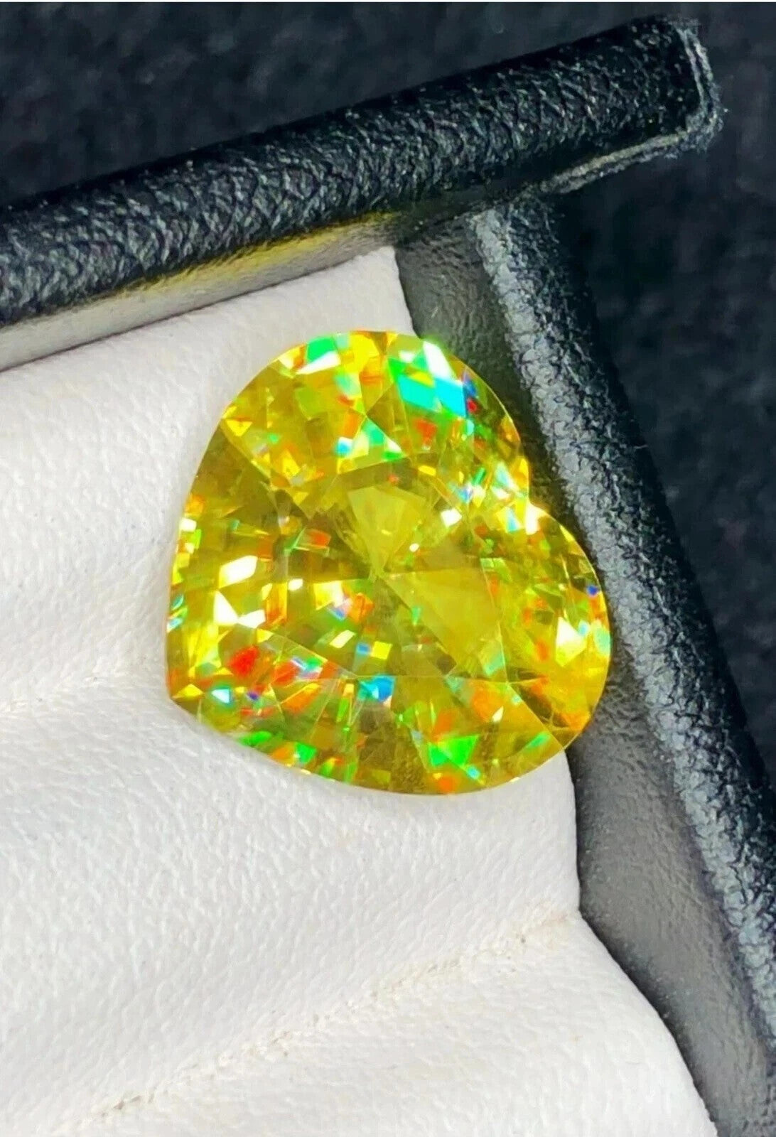 Heart Cut 3 Ct + Natural Full Fire Sphene Titanite Gemstone For Jewellery