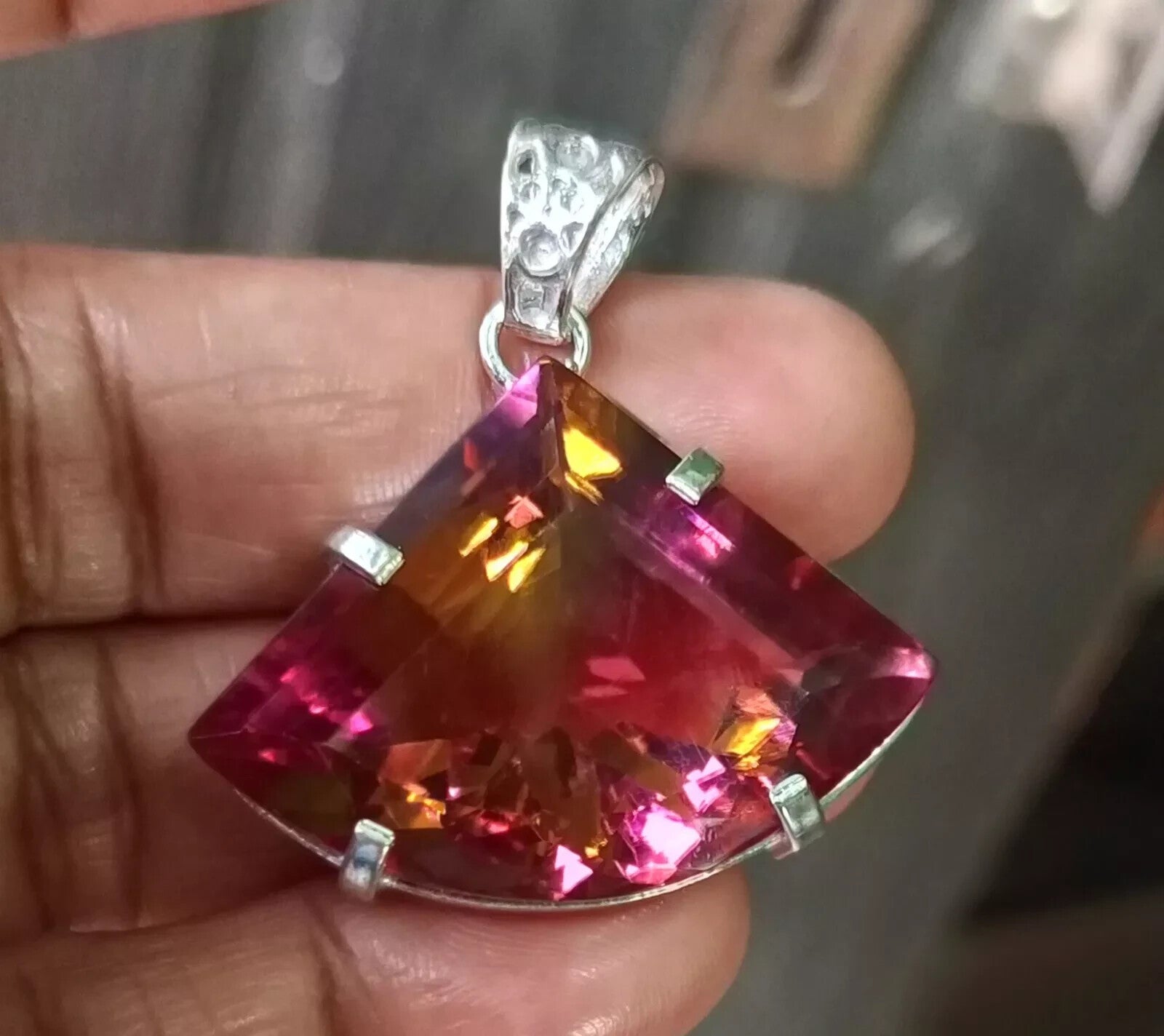 b9839190-49d6-445d-adae-39aaa91b4a4c