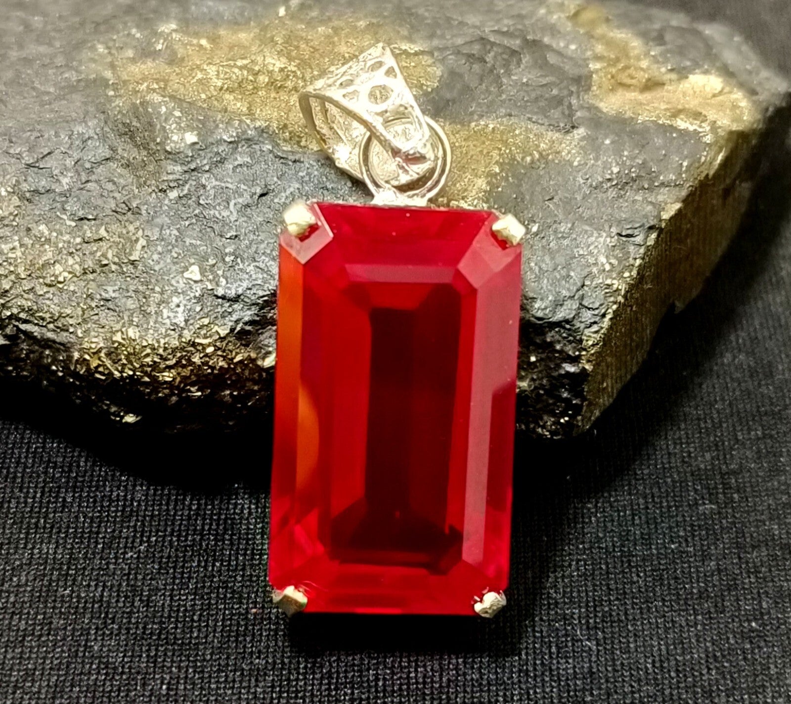 925 Sterling Silver Plated Emerald CutRuby Necklace locket Pendant 64.65 Ct