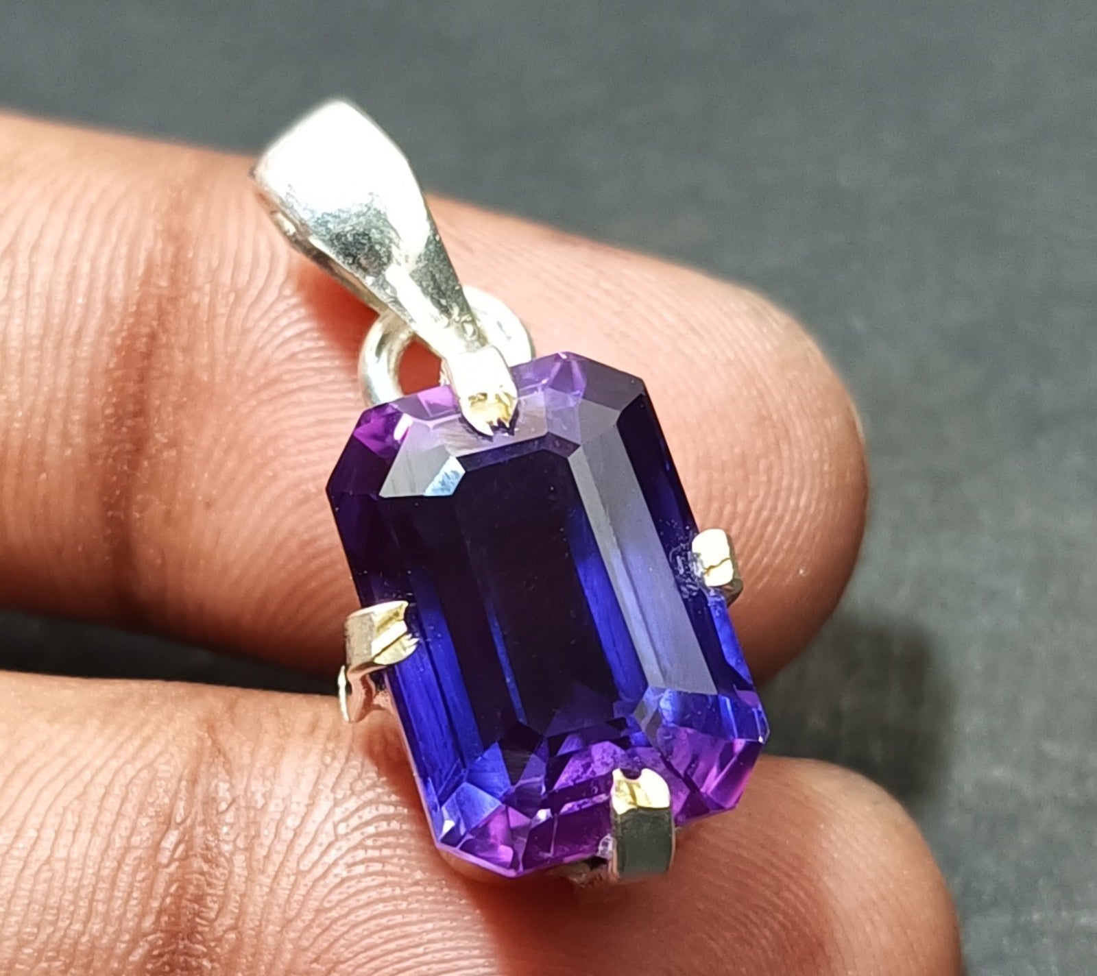 Natural 27.80 CT Color Change Alexandrite Certified Gemstone Pendant 925 Silver