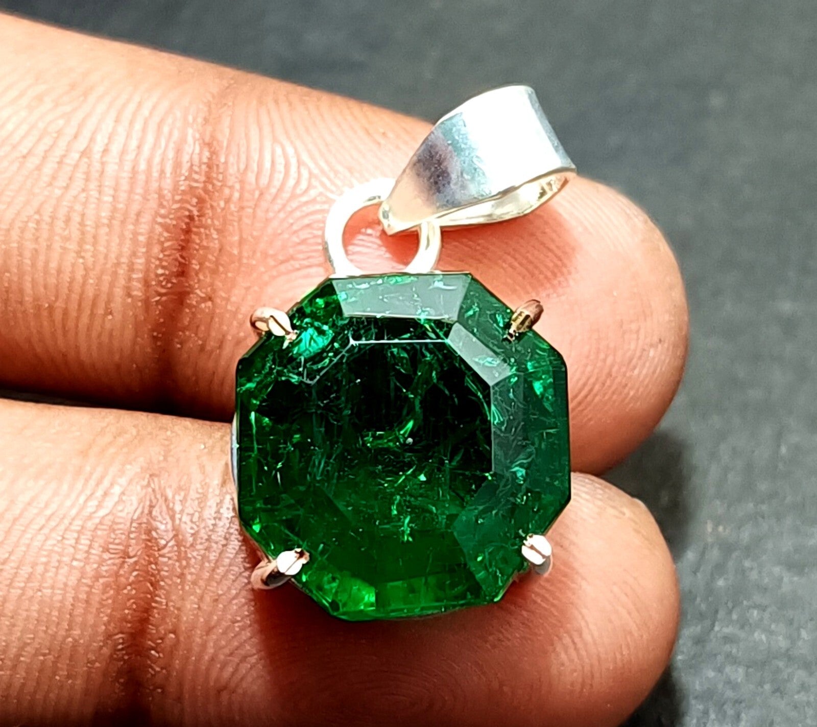 Certified 19.75 Ct Natural Emerald 925 Solid Silver Asscher Cut Pendant Gemstone