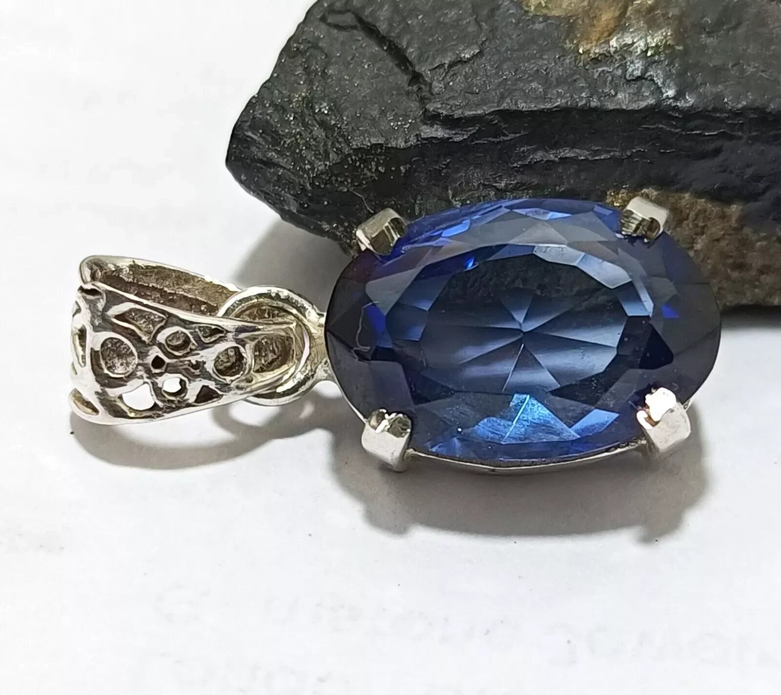 Certified 28.45 Ct Natural Blue Sapphire Oval Cut 925 Silver Pendant Gemstone