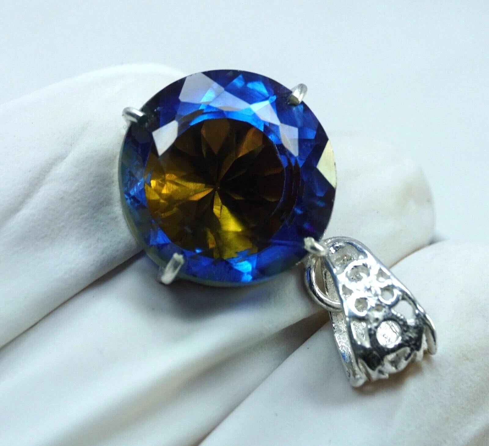 Natural 30.65 Ct Bi-Color FL Pitambari Sapphire Round Cut 925 Silver Pendant Gem