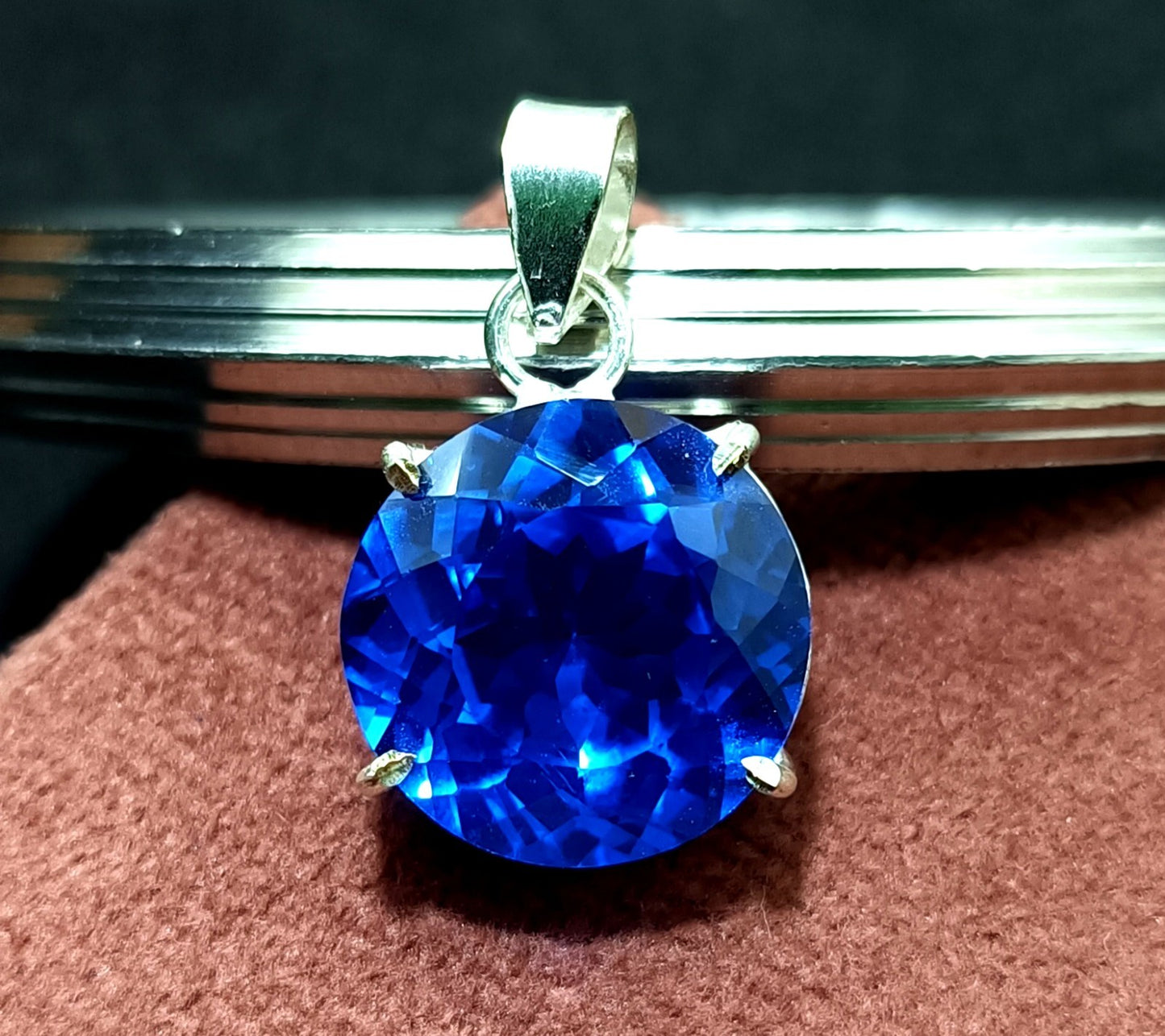 Round 33.35 Ct GIE Certified Natural Blue Sapphire 925 Silver Pendant Gemstone