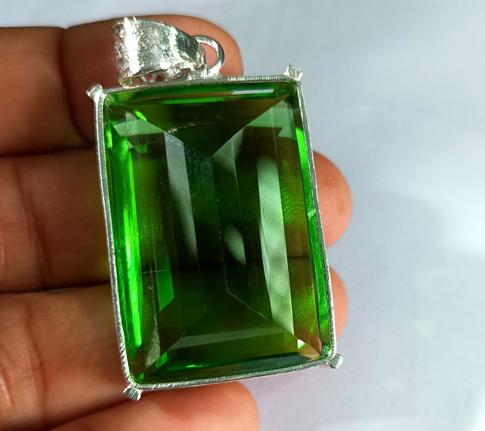 101.90 Ct Emerald Green Natural Topaz 925 Solid Silver Pendant Loose Gemstone
