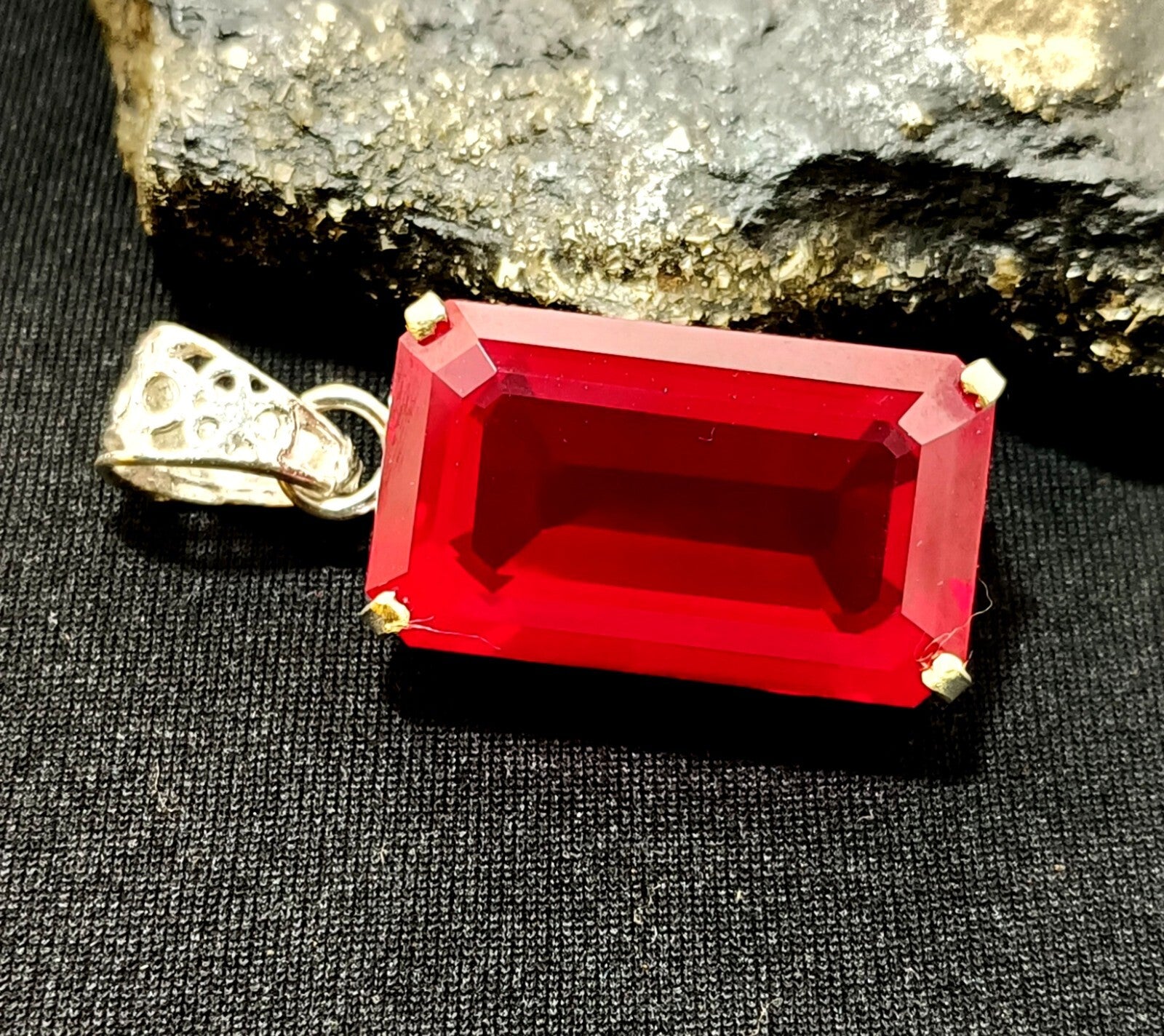 925 Sterling Silver Plated Emerald CutRuby Necklace locket Pendant 64.65 Ct