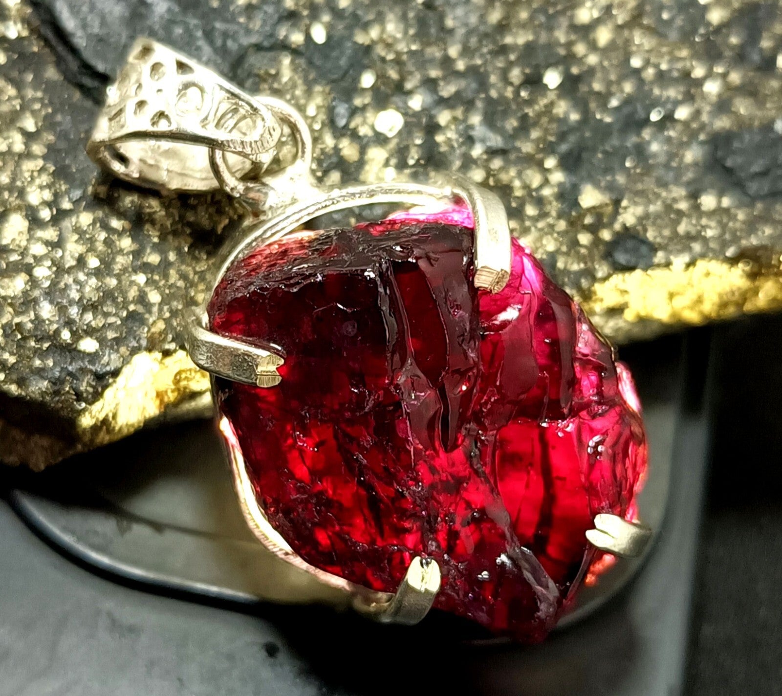 81.90 Ct Natural PAINITE Rough 925 Solid Silver Pendant LOOSE Rough Cut Gemstone