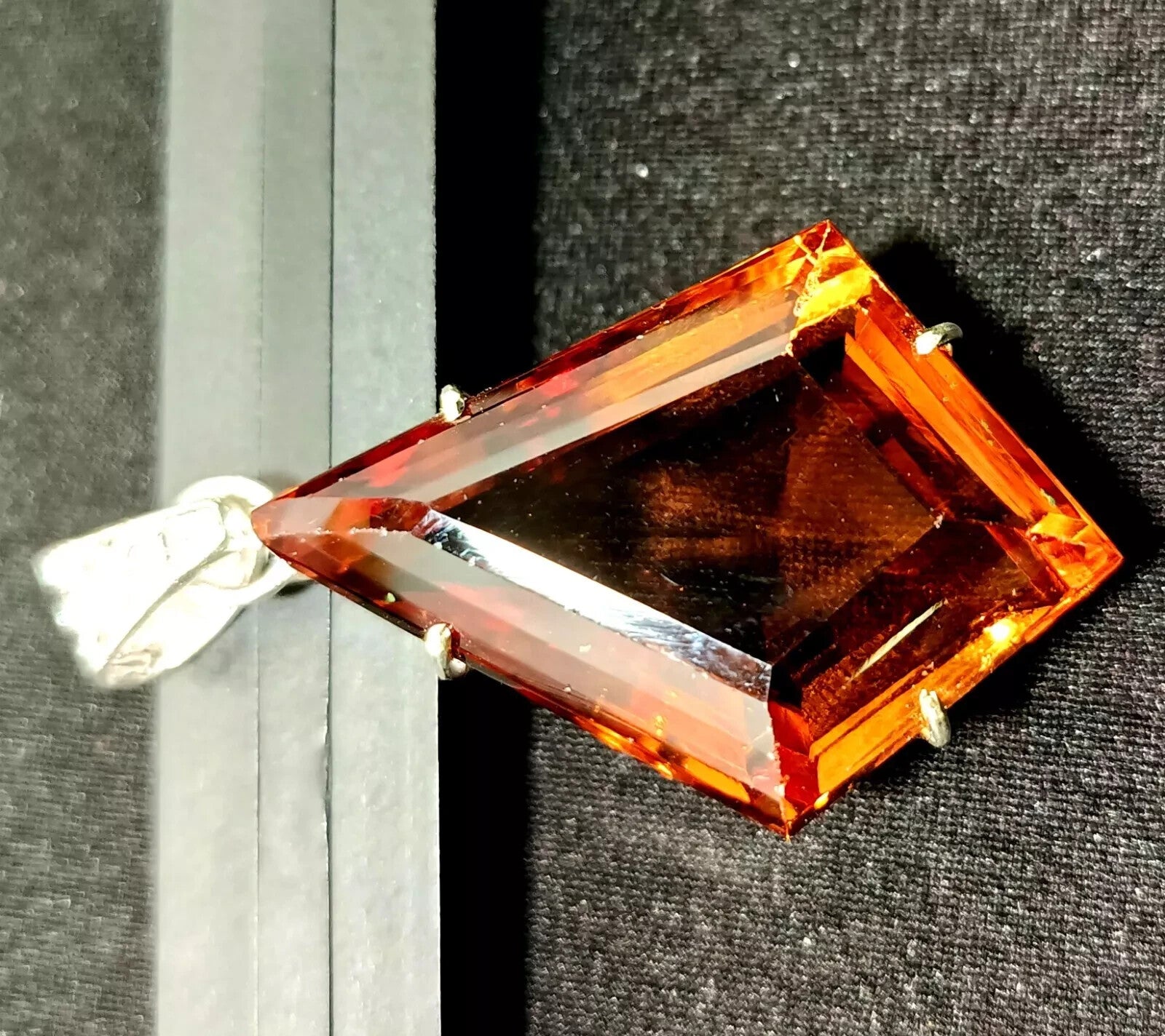 98.05 Ct Natural 7 Color Zultanite Pendant 925 Silver Loose Certified Gemstone