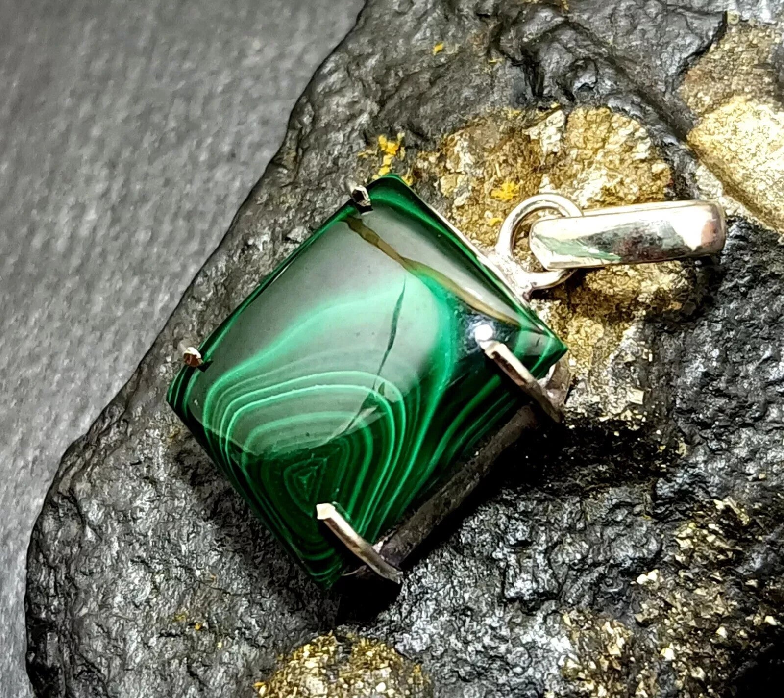 40.80 Natural Green Malachite Hand-Made Pendant In Solid Silver Certified A+Gems