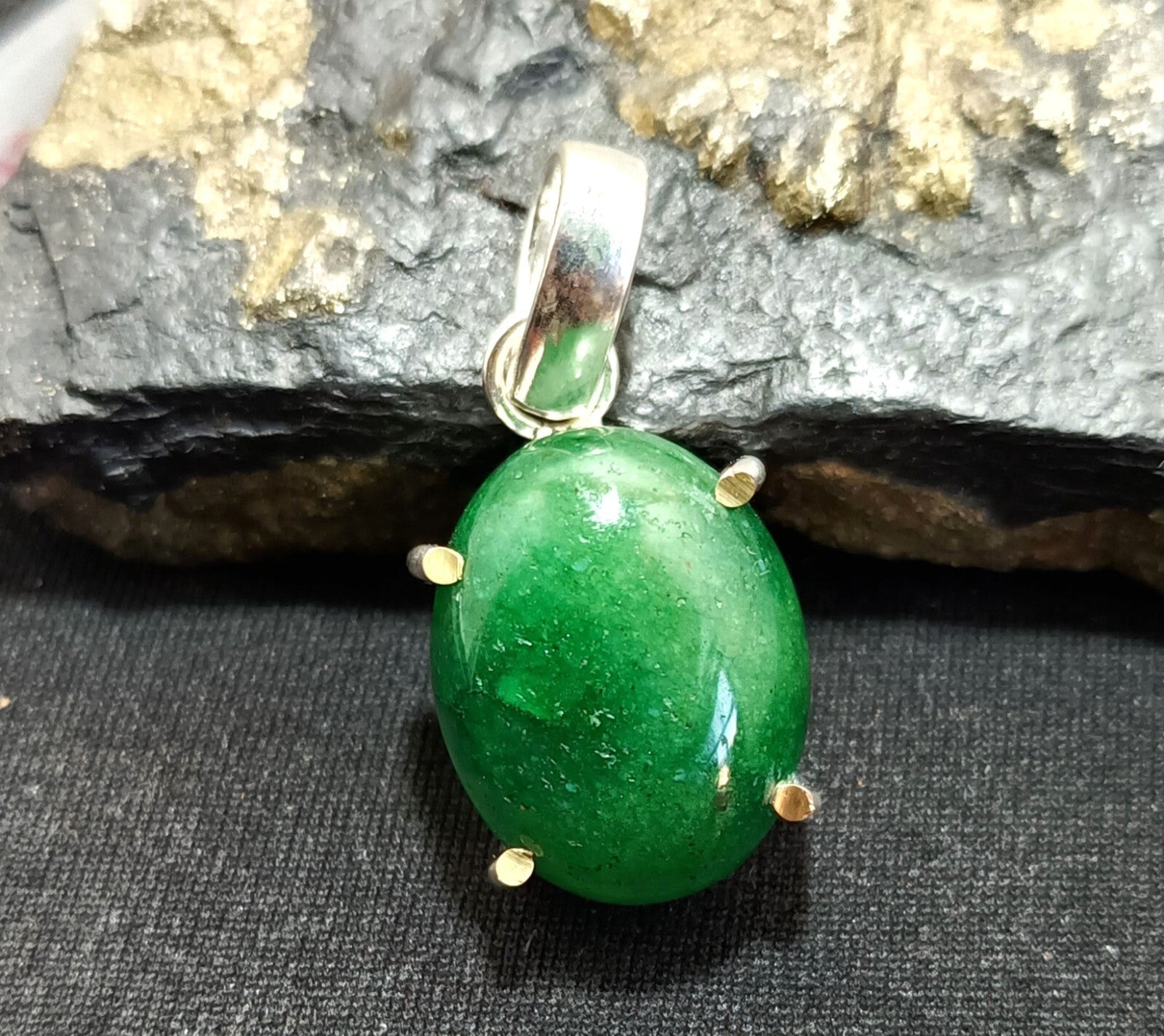 Certified 30.30 Ct Stunning Emerald Solid Silver Oval Cabochon Pendant Gemstone