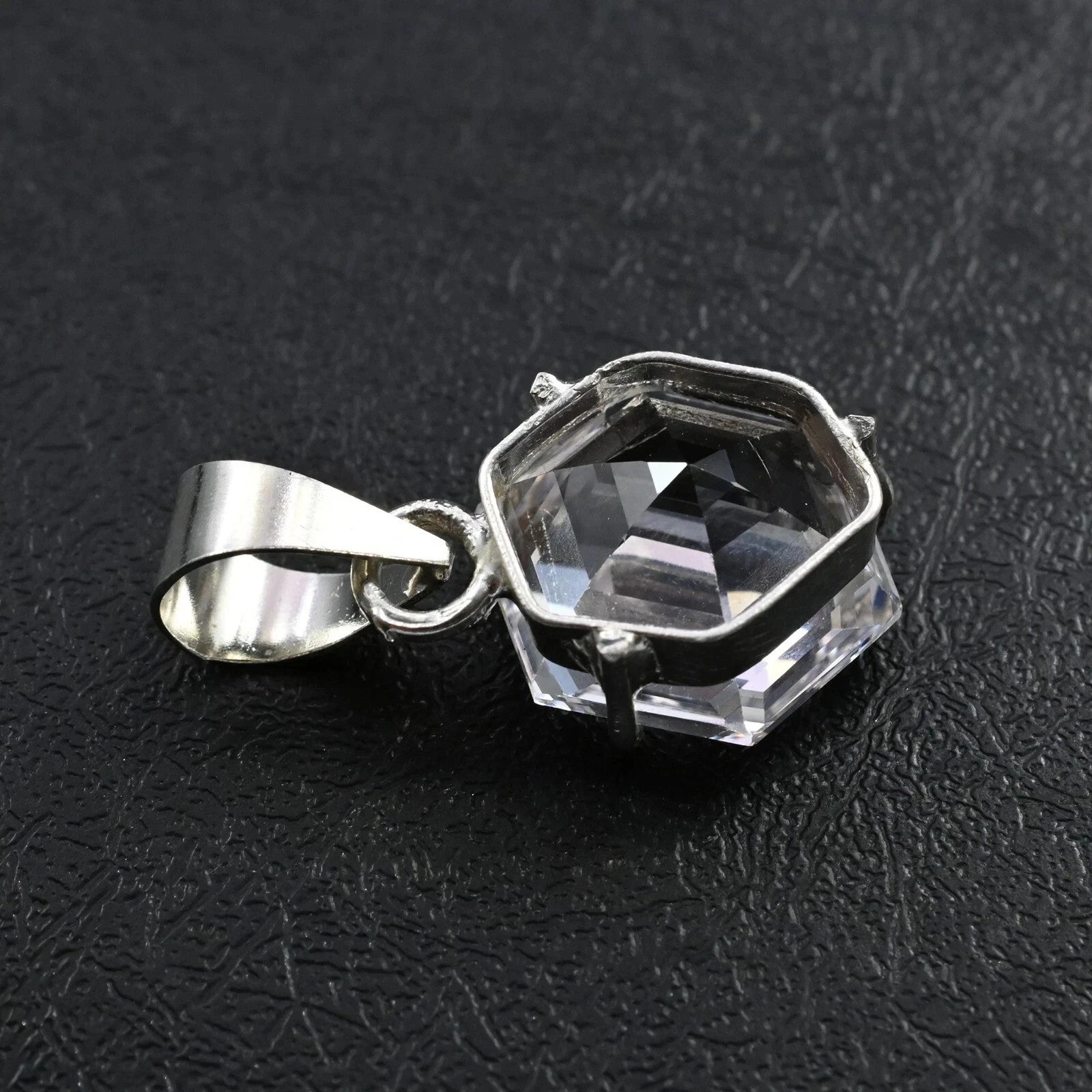 A++ Natural 28 Ct Certified White Sapphire Gemstone 925 Silver solitair Pendant
