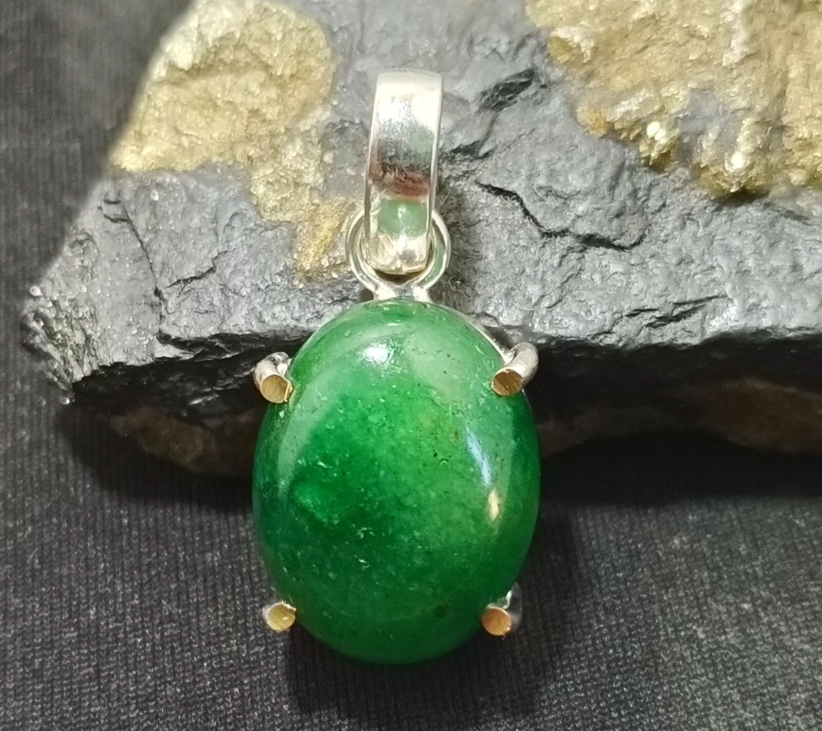 Certified 30.30 Ct Stunning Emerald Solid Silver Oval Cabochon Pendant Gemstone