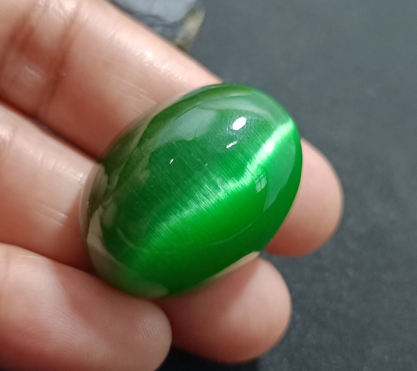 Chrysoberyl(Cats Eye) 83.15 Ct Natural Green Cabochon Loose Certified Gemstone