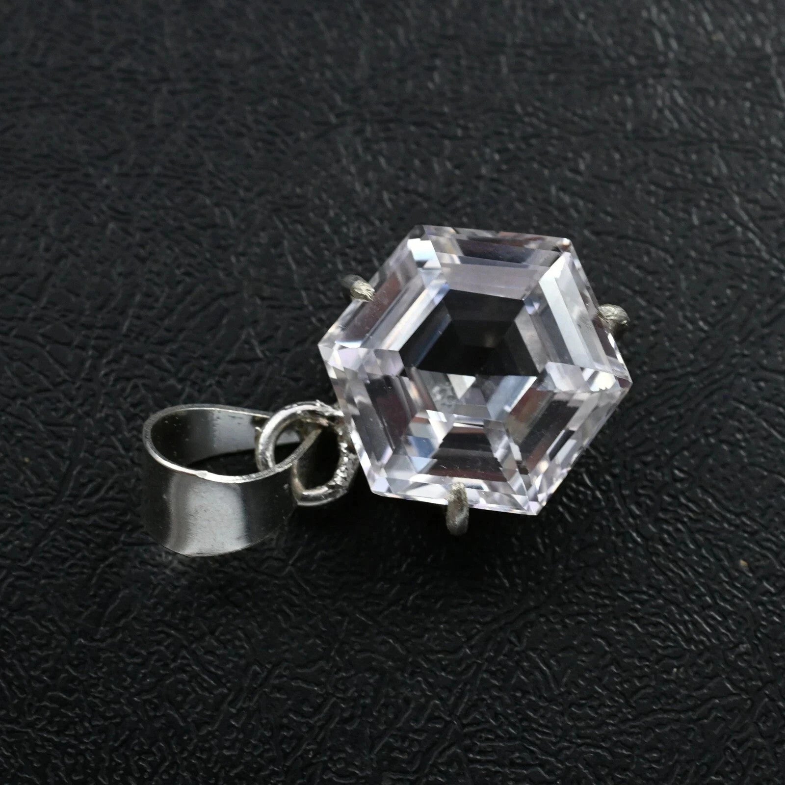 A++ Natural 28 Ct Certified White Sapphire Gemstone 925 Silver solitair Pendant