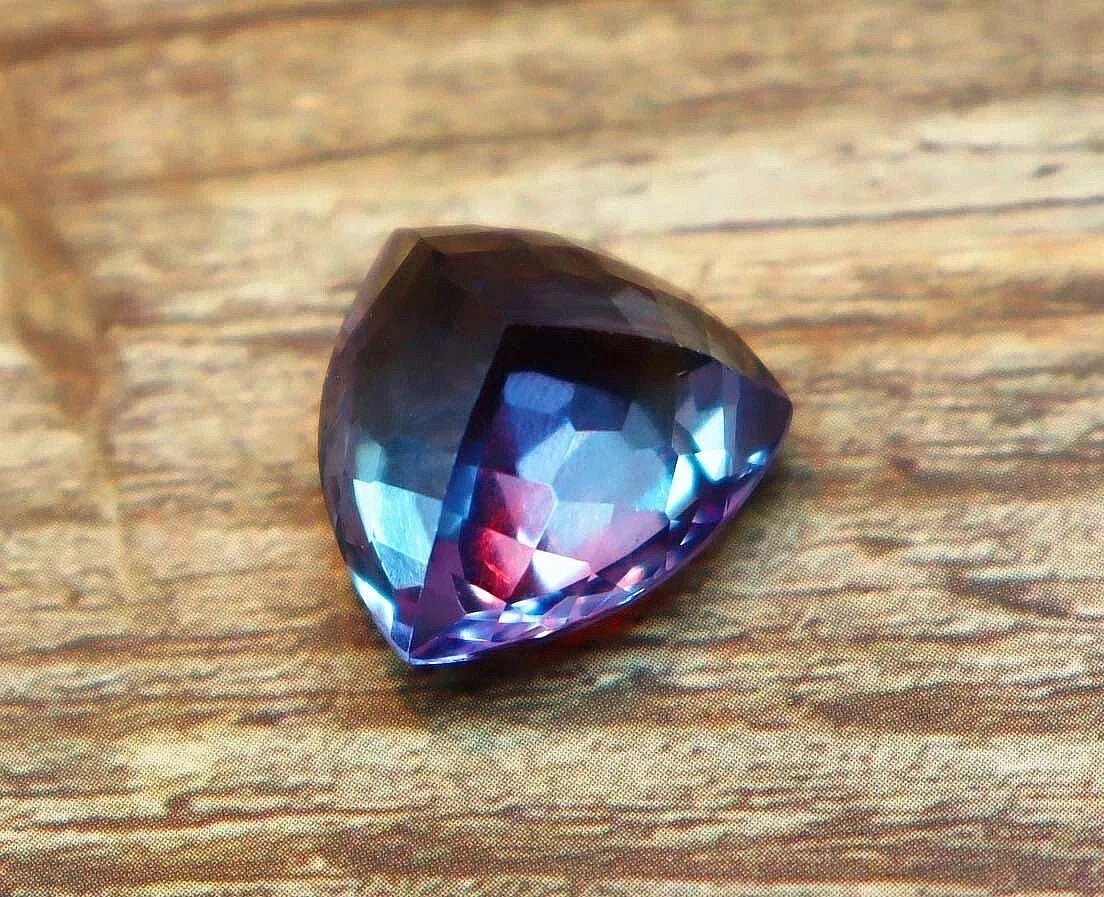 15 CT Certified Color Changing Natural Alexandrite Loose Gemstone Trillion Cut