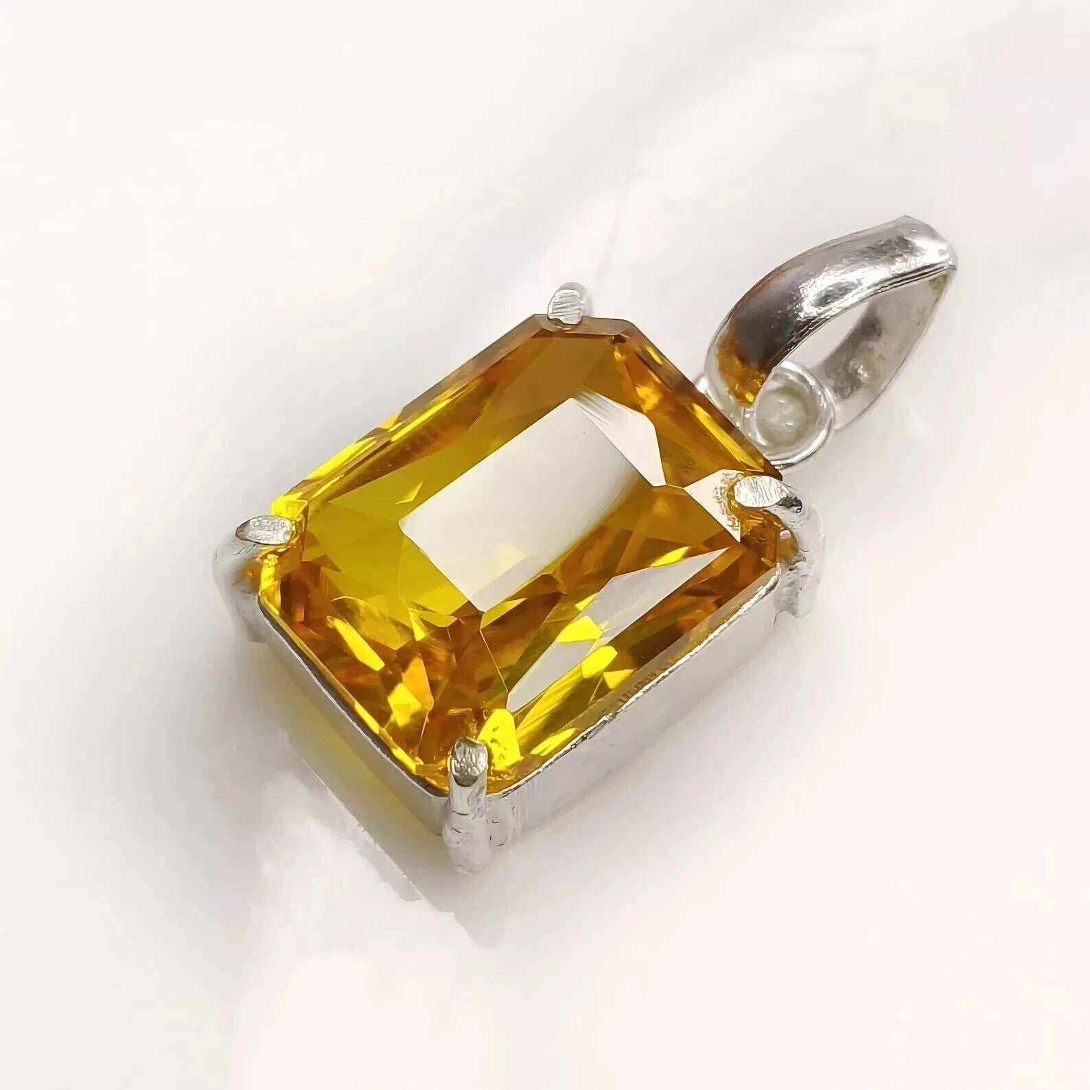 28 Ct+ Natural Yellow Sapphire Emerald Cut 925 Solid Silver Pendant Gemstone