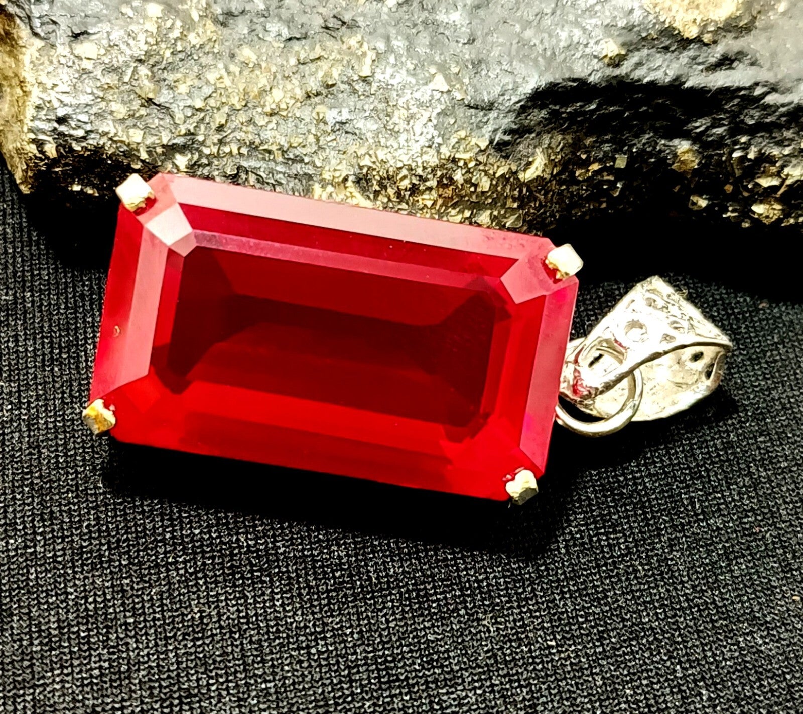 925 Sterling Silver Plated Emerald CutRuby Necklace locket Pendant 64.65 Ct