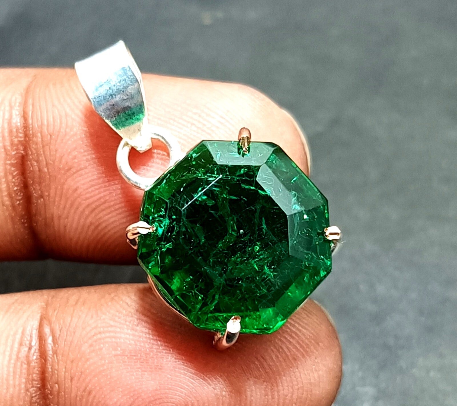 Certified 19.75 Ct Natural Emerald 925 Solid Silver Asscher Cut Pendant Gemstone