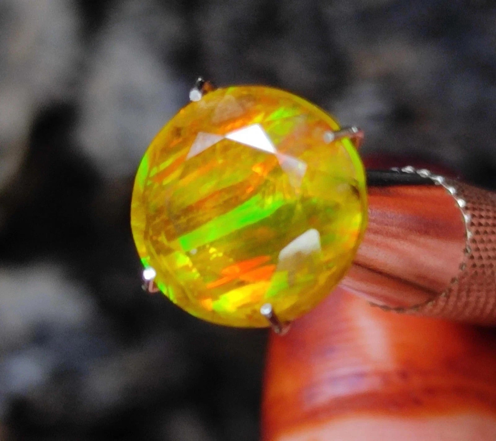 2 CT Natural Bi- Color Pitambari Sapphire Round Cut Loose GIE Certified Gemstone