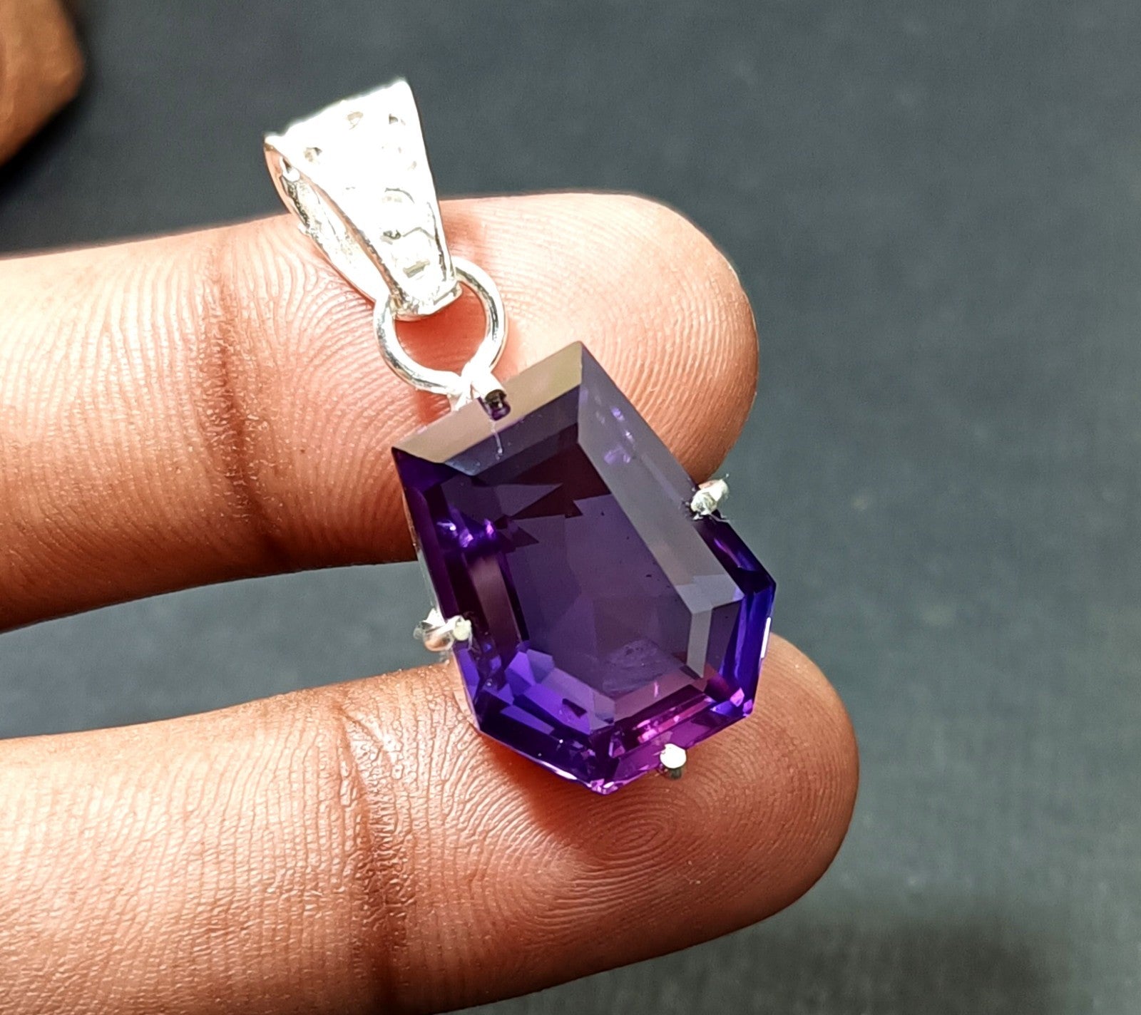 Natural 31.50 CT Color Change Alexandrite Certified Gemstone Pendant 925 Silver