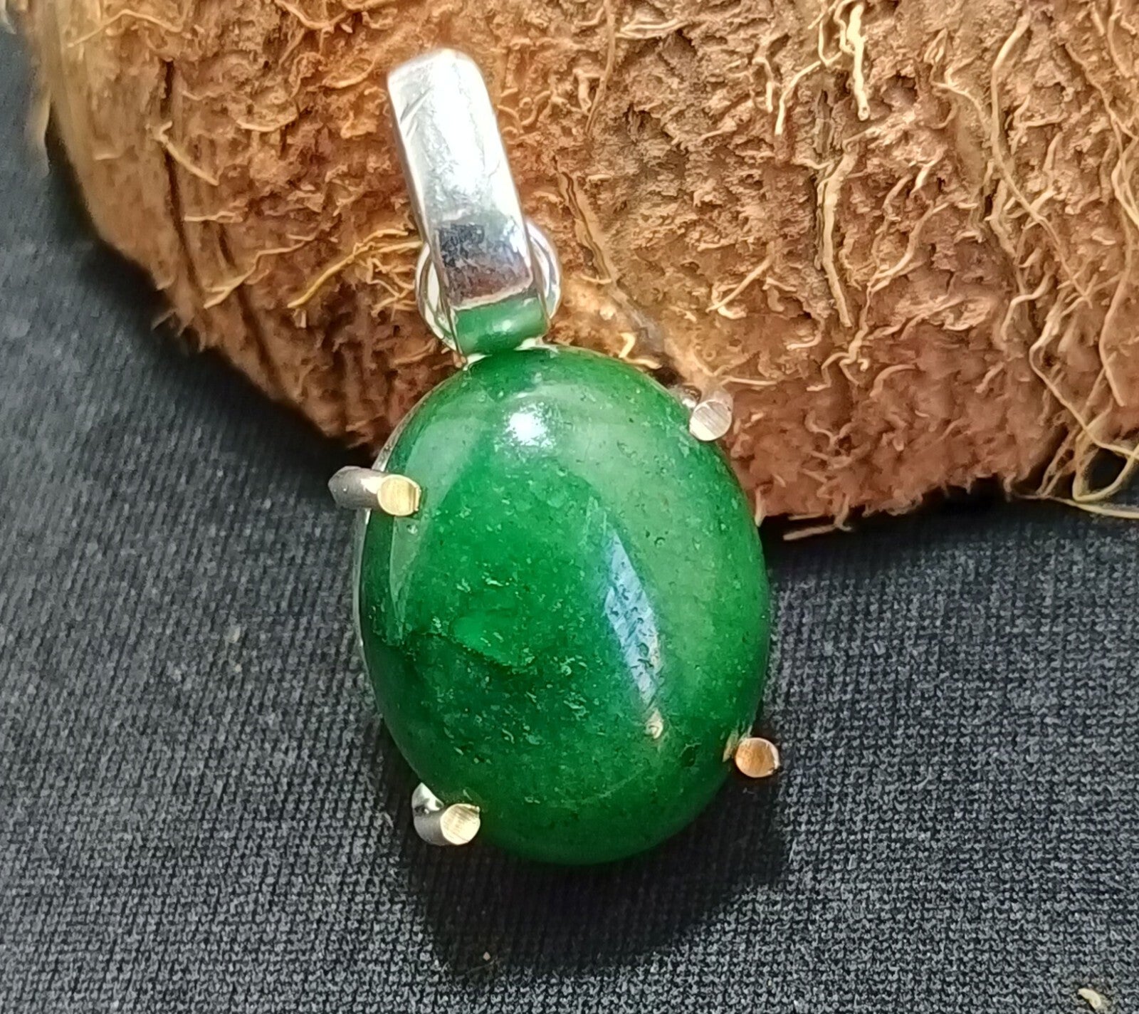 Certified 30.30 Ct Stunning Emerald Solid Silver Oval Cabochon Pendant Gemstone