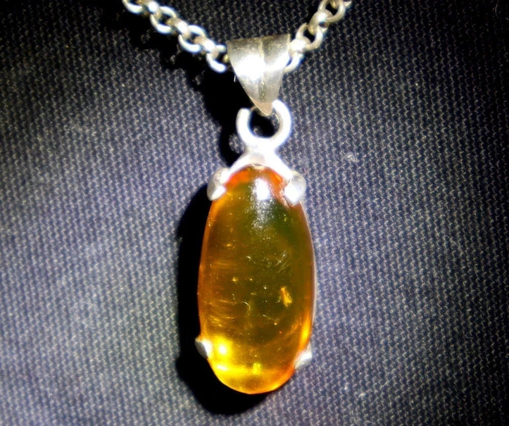 15 Ct Charming Design Natural Amber 925 Sterling Silver Pendant Cabochon Cut