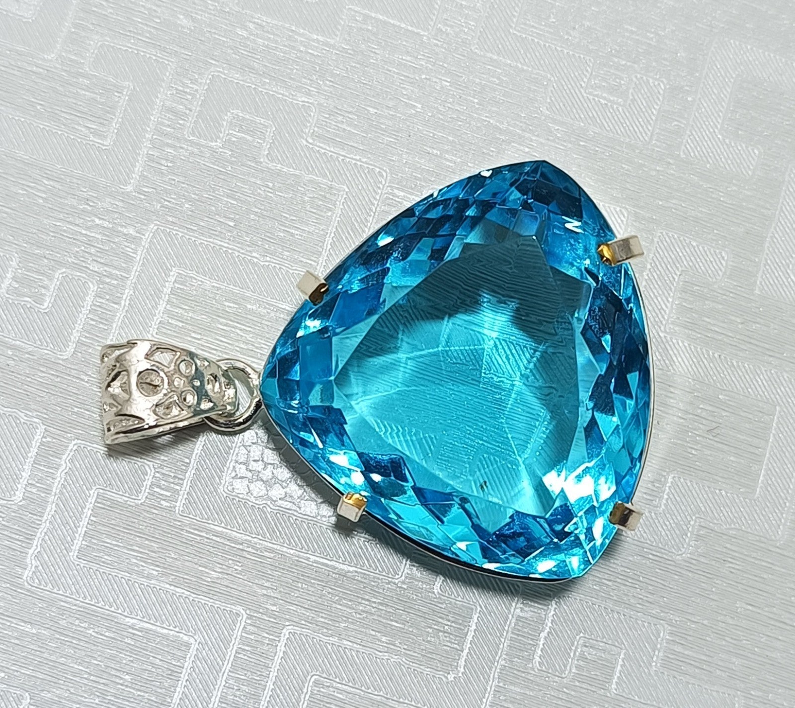 94.80 Ct Trillion Blue  Natural Topaz 925 Solid Silver Pendant Loose Gemstone