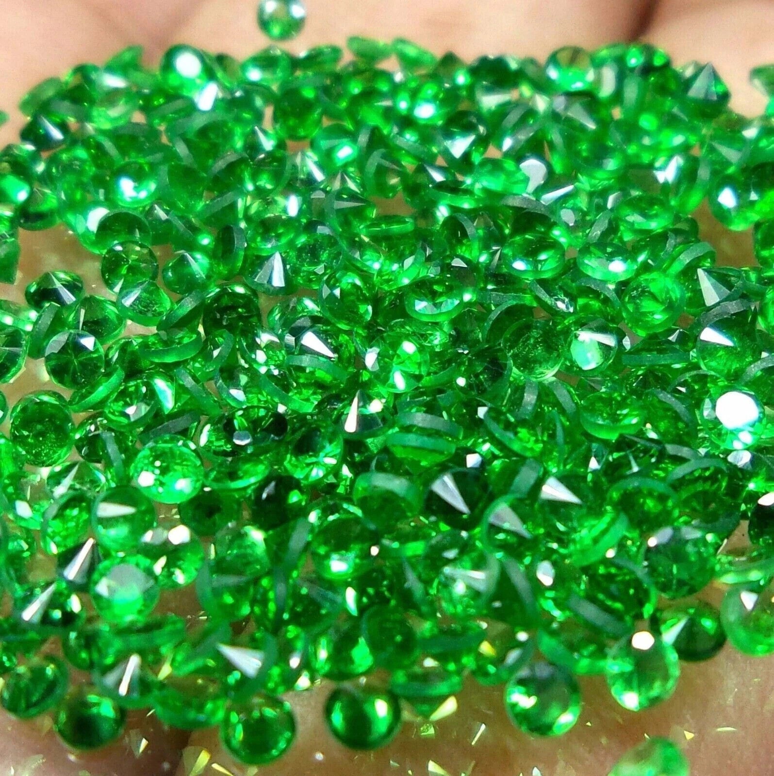 Natural Green Emerald Round Cut 2 MM 100 pcs Loose Gemstone GIE Certified