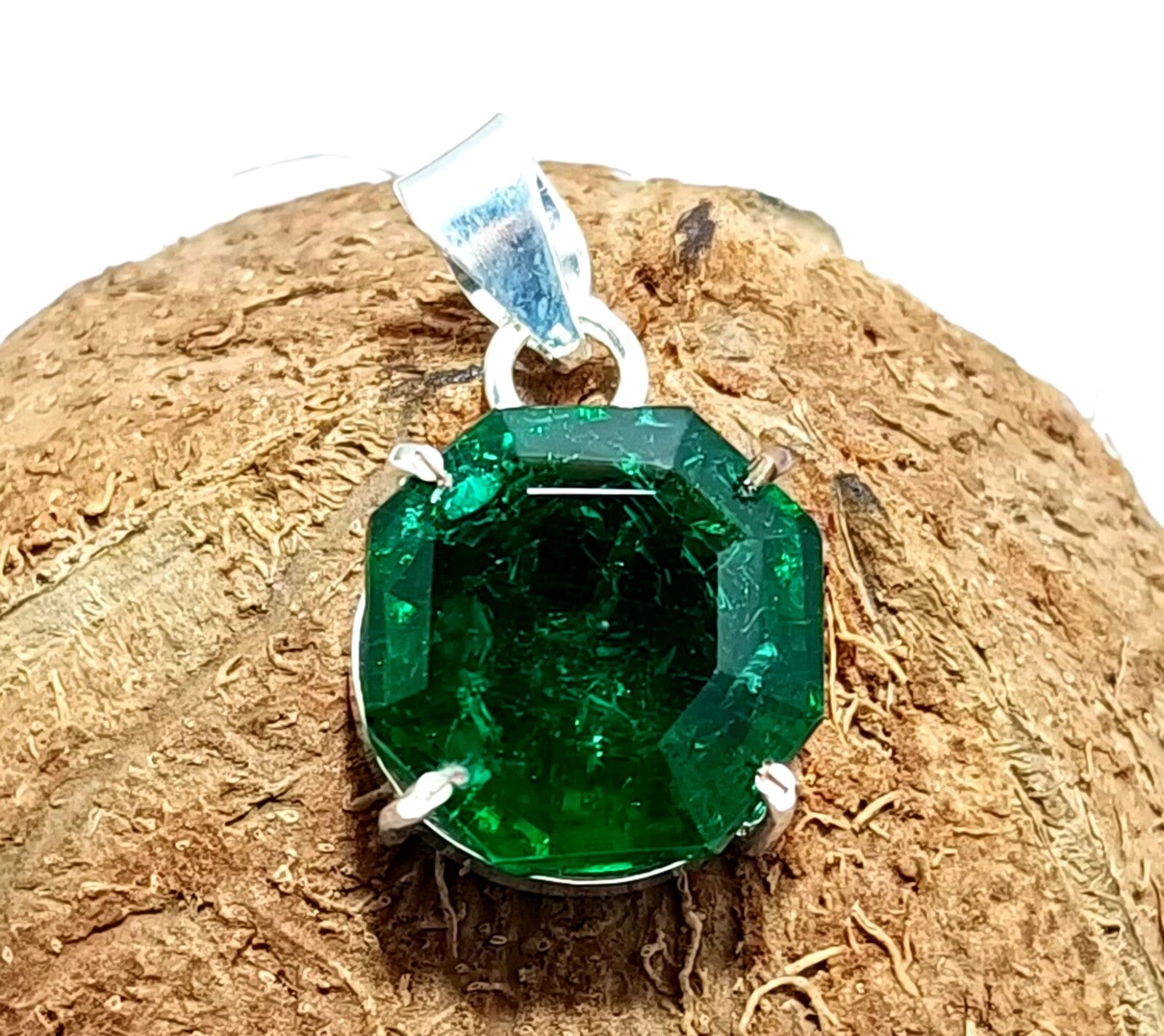 Certified 19.75 Ct Natural Emerald 925 Solid Silver Asscher Cut Pendant Gemstone