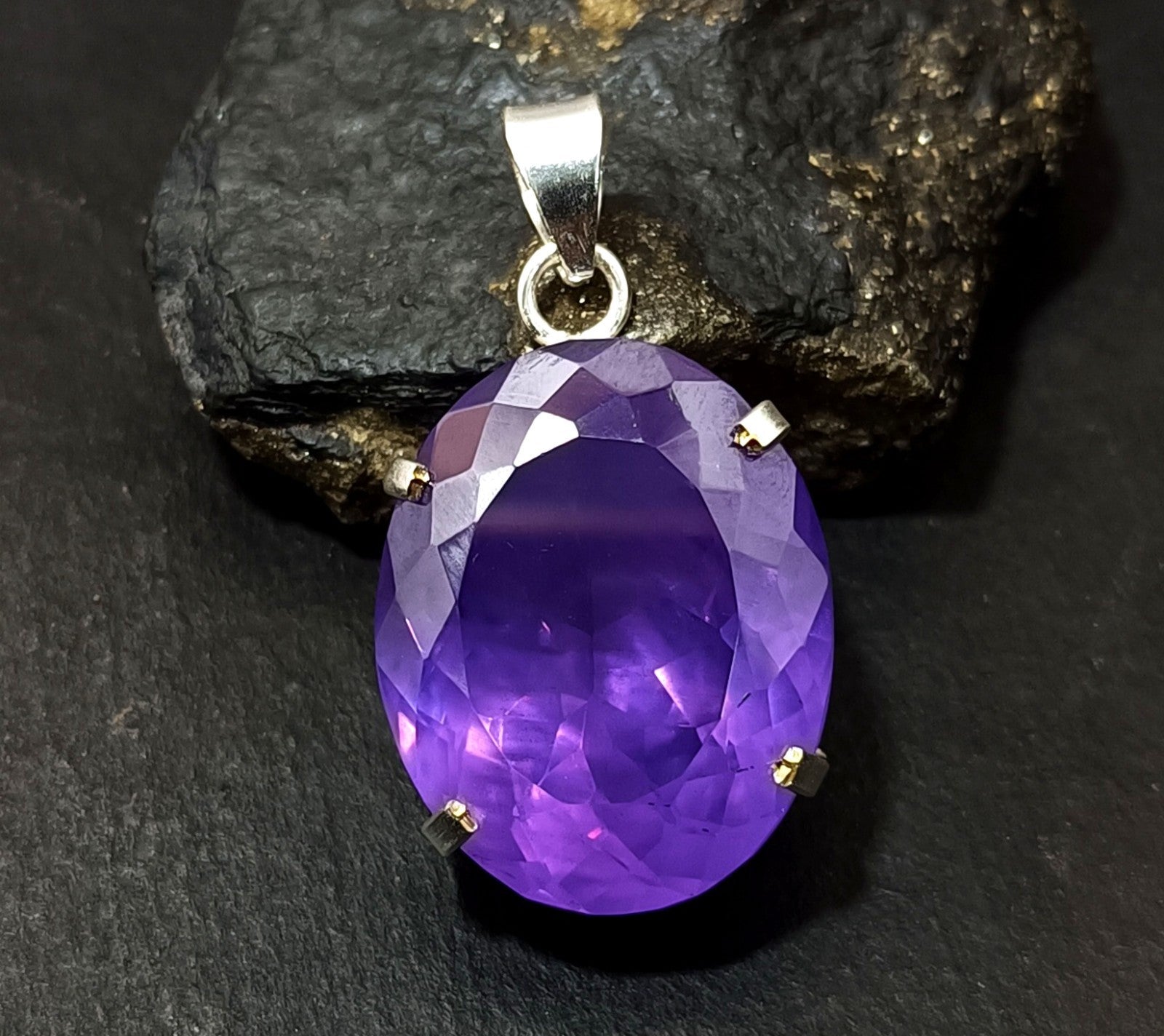 94.75 Ct Natural Brazilian Oval Cut Purple Zircon Pendant 925 Silver Gemstone