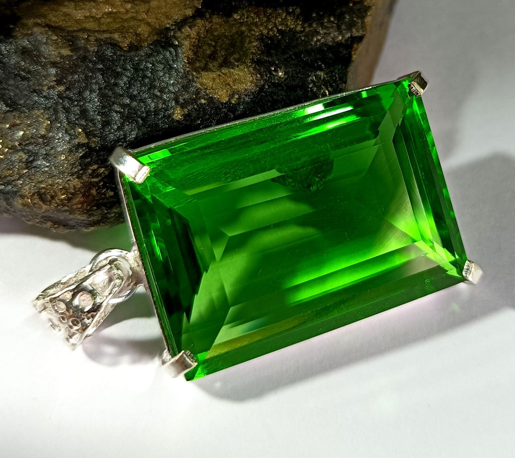 101.90 Ct Emerald Green Natural Topaz 925 Solid Silver Pendant Loose Gemstone