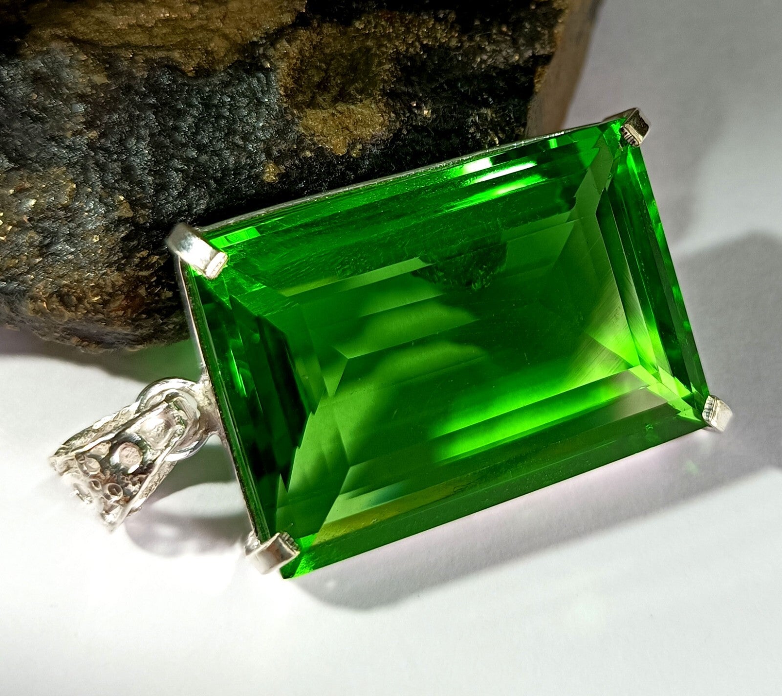 101.90 Ct Emerald Green Natural Topaz 925 Solid Silver Pendant Loose Gemstone