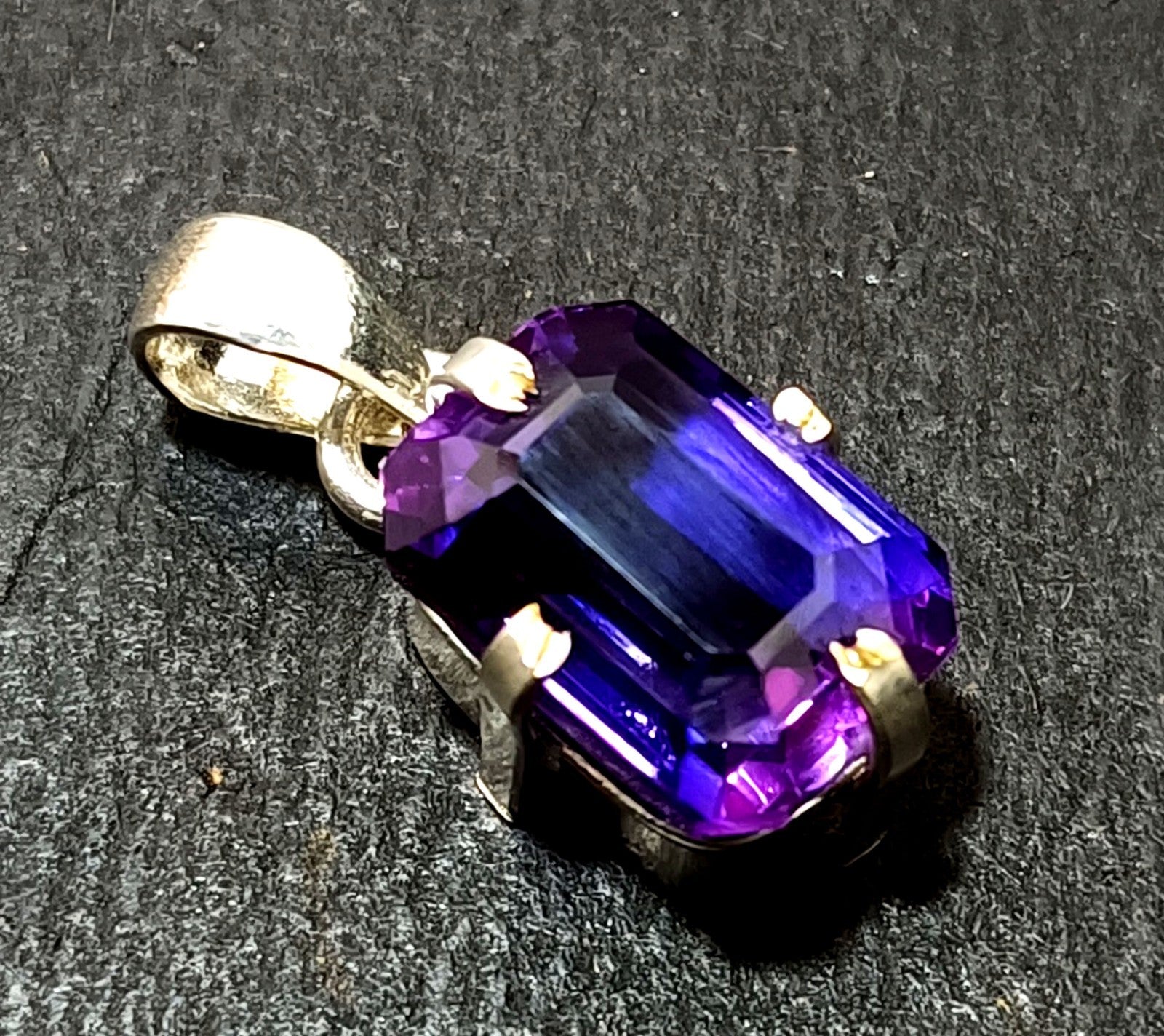 Natural 27.80 CT Color Change Alexandrite Certified Gemstone Pendant 925 Silver