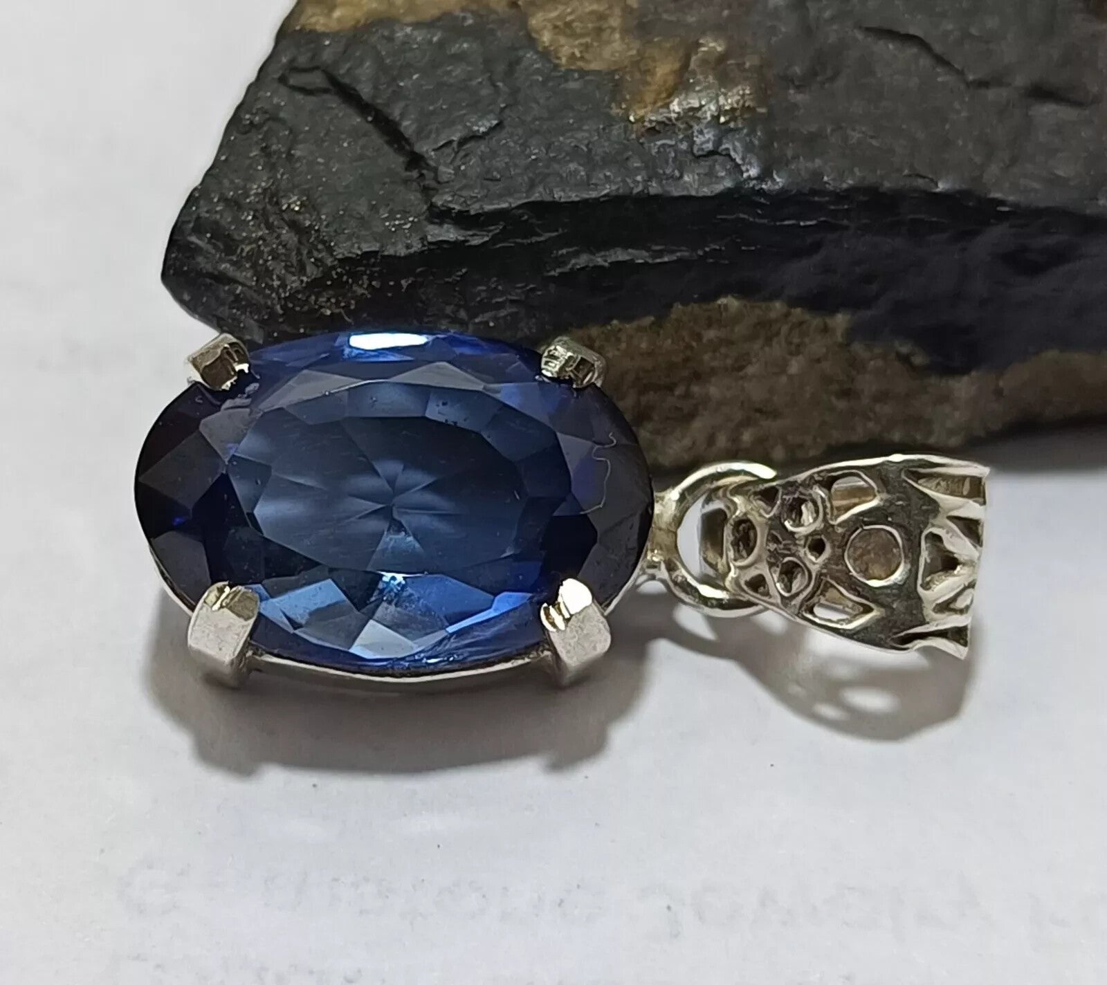 Certified 28.45 Ct Natural Blue Sapphire Oval Cut 925 Silver Pendant Gemstone