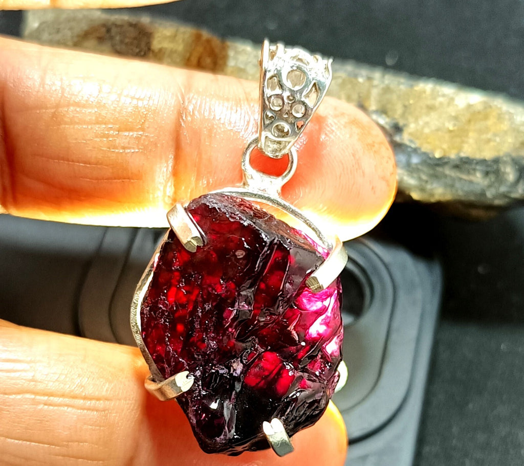 81.90 Ct Natural PAINITE Rough 925 Solid Silver Pendant LOOSE Rough Cut Gemstone