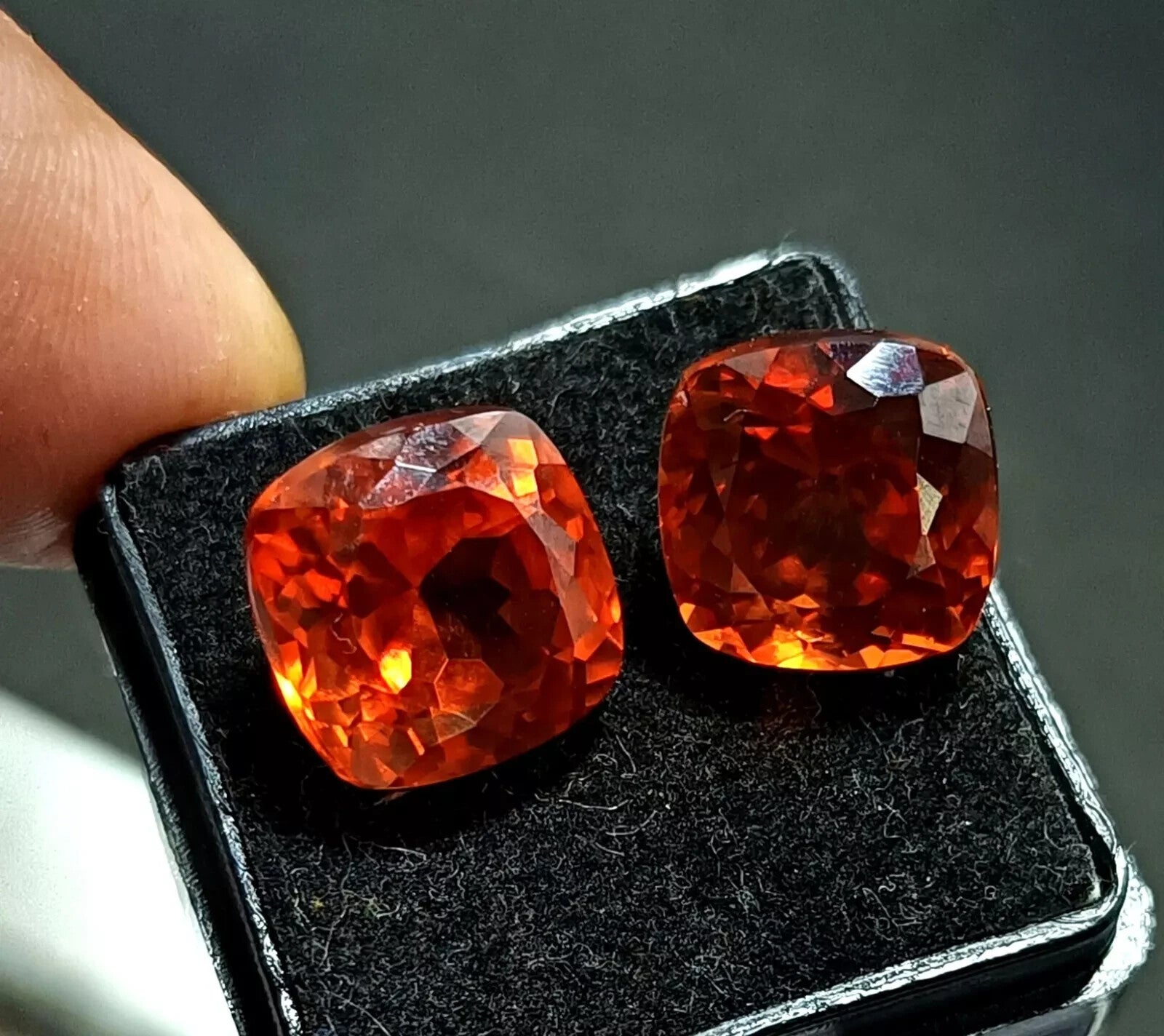 2PCS Natural Montana CUSHIONOrange Sapphire 21.30 Ct Loose GEMSTONE MACHING-PAIR