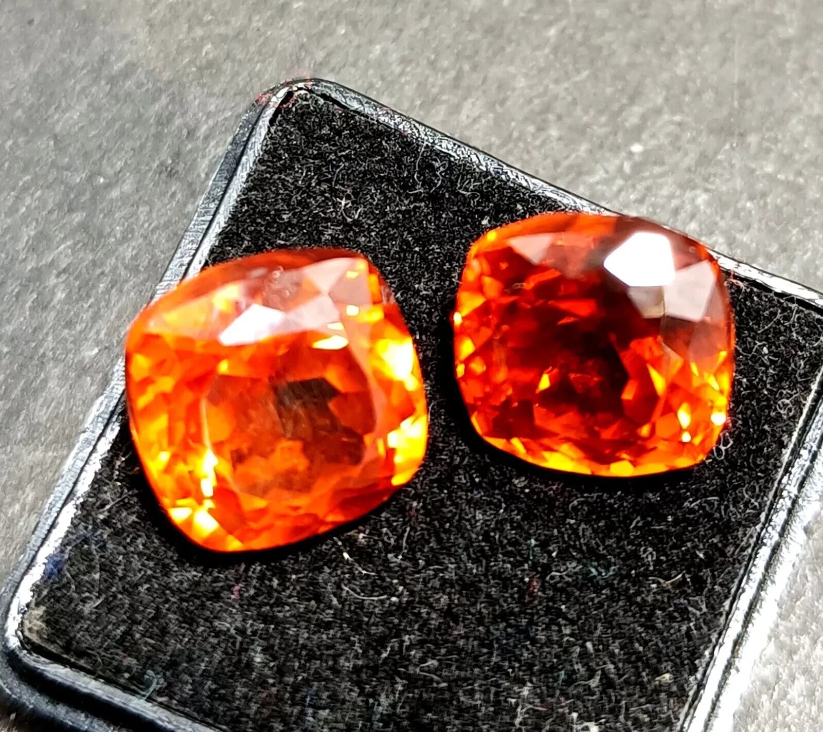 2PCS Natural Montana CUSHIONOrange Sapphire 21.30 Ct Loose GEMSTONE MACHING-PAIR