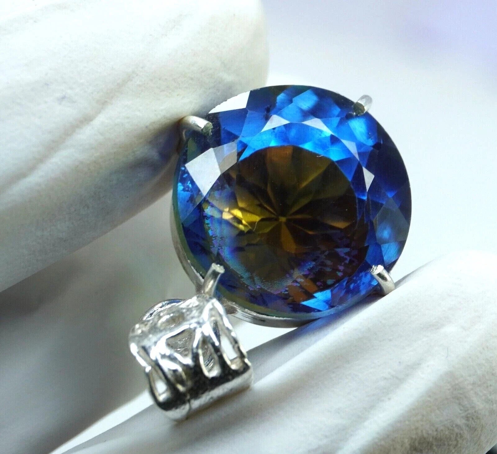 Natural 30.65 Ct Bi-Color FL Pitambari Sapphire Round Cut 925 Silver Pendant Gem