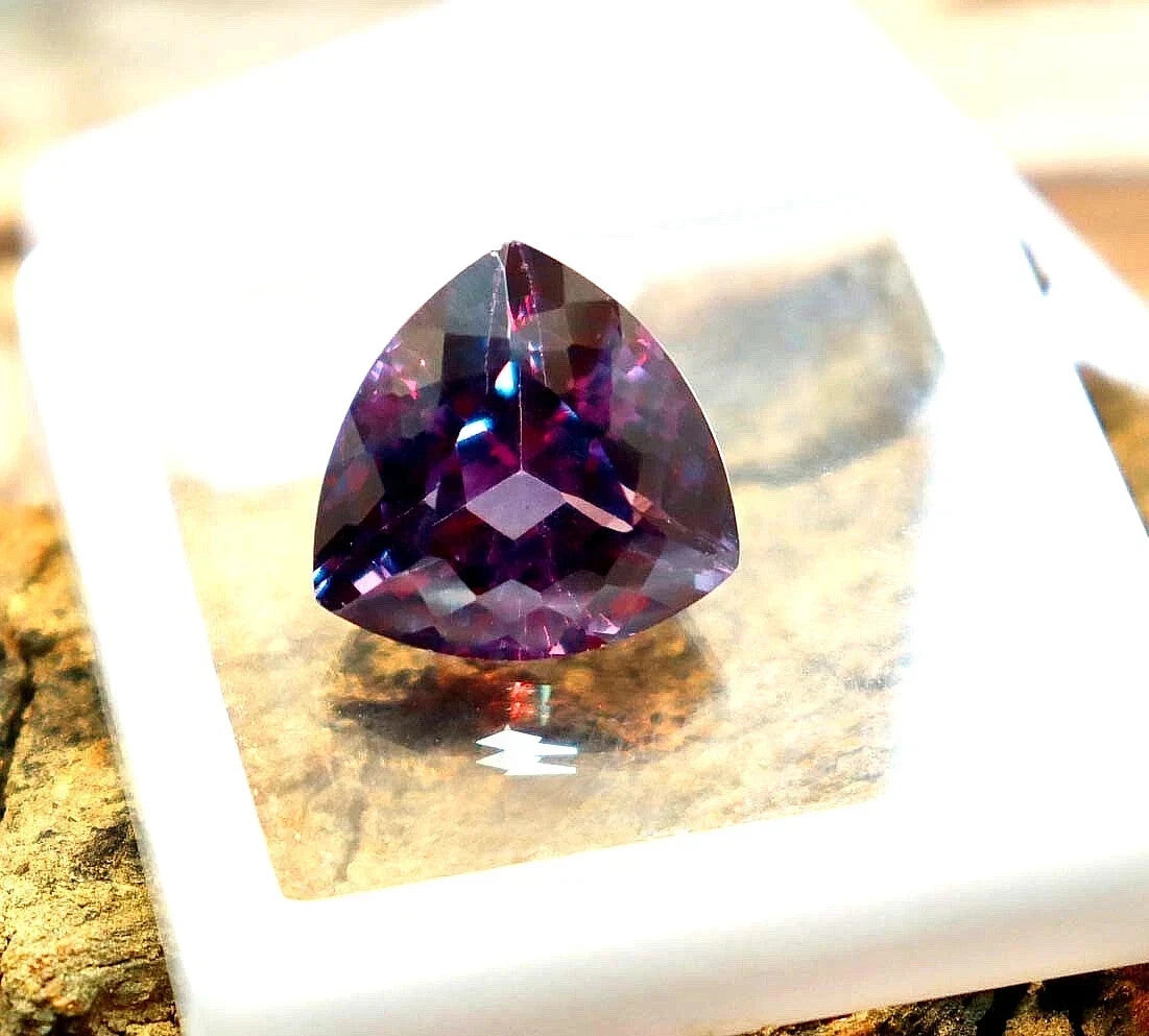 15 CT Certified Color Changing Natural Alexandrite Loose Gemstone Trillion Cut