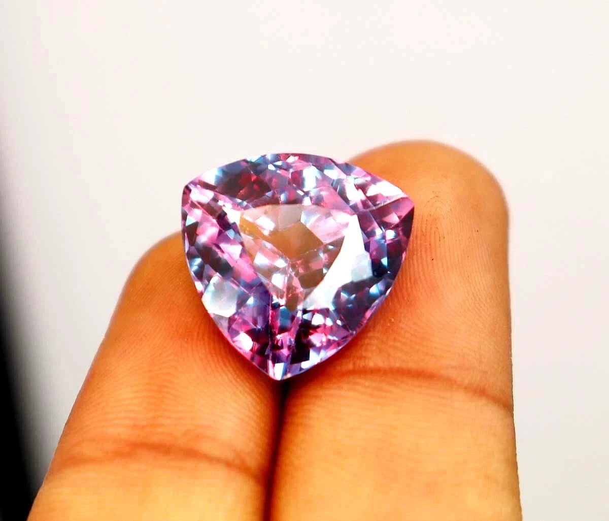 15 CT Certified Color Changing Natural Alexandrite Loose Gemstone Trillion Cut