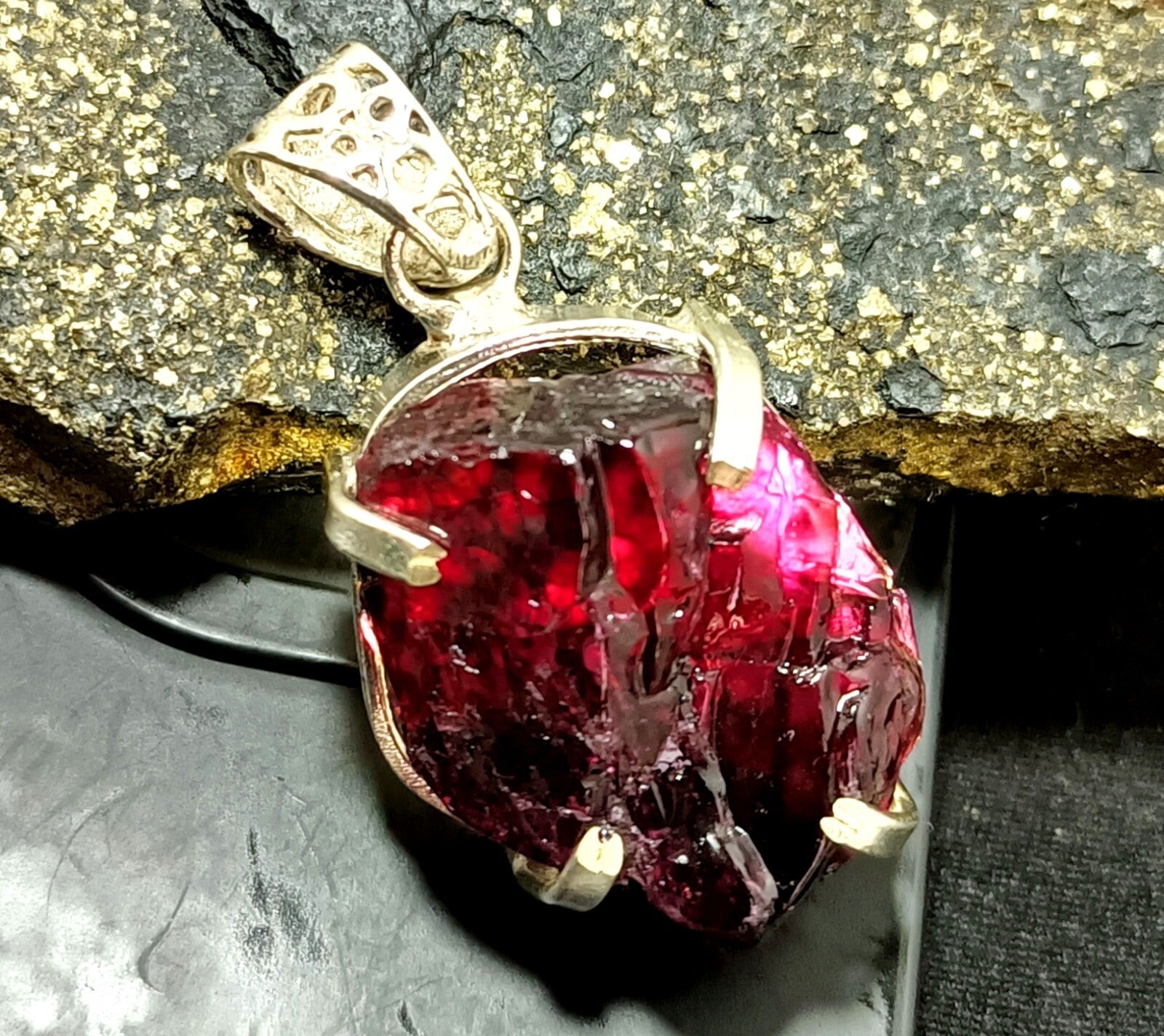 81.90 Ct Natural PAINITE Rough 925 Solid Silver Pendant LOOSE Rough Cut Gemstone