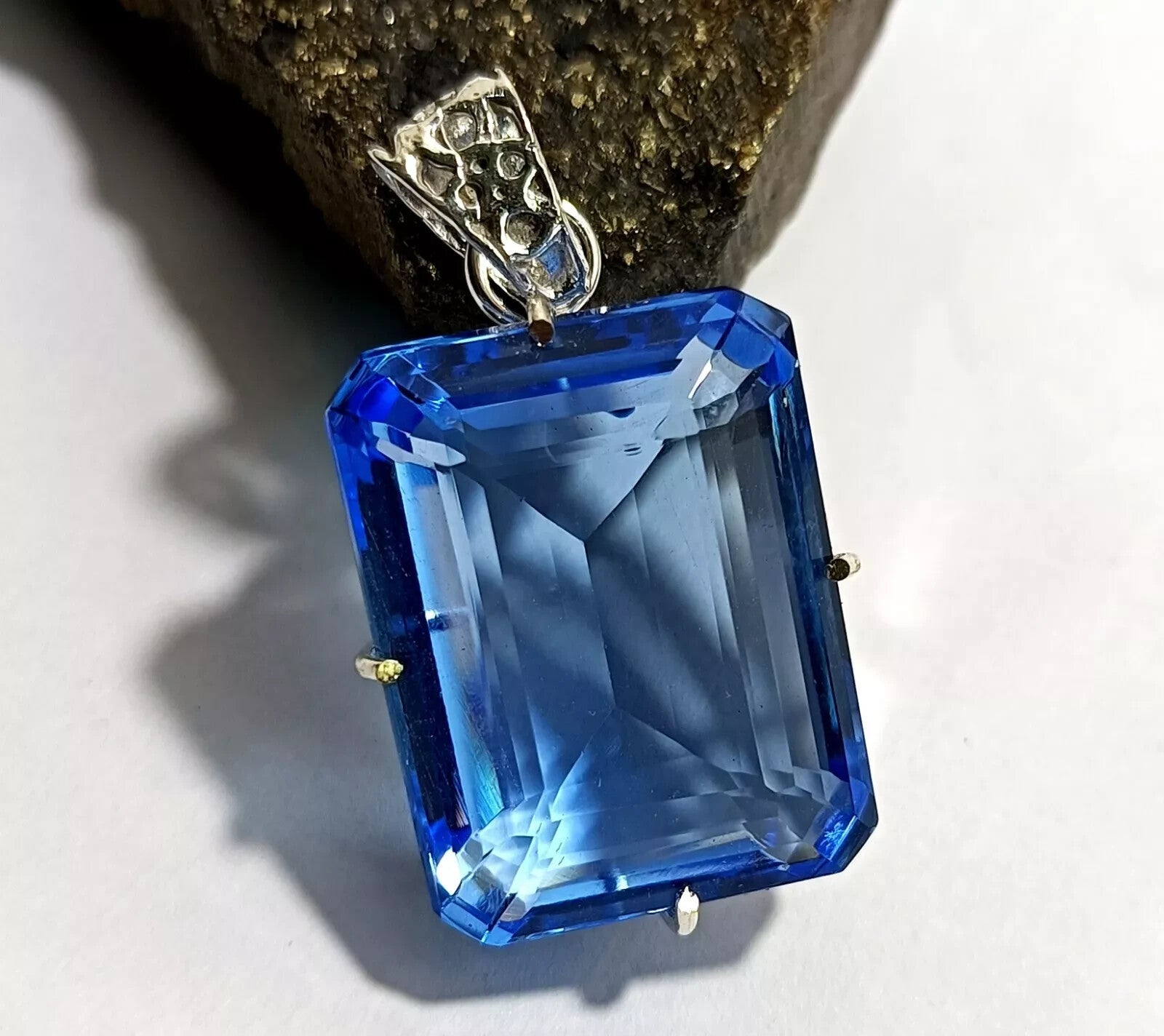 b5cb6b95-10dd-427f-a935-a9065a41d568